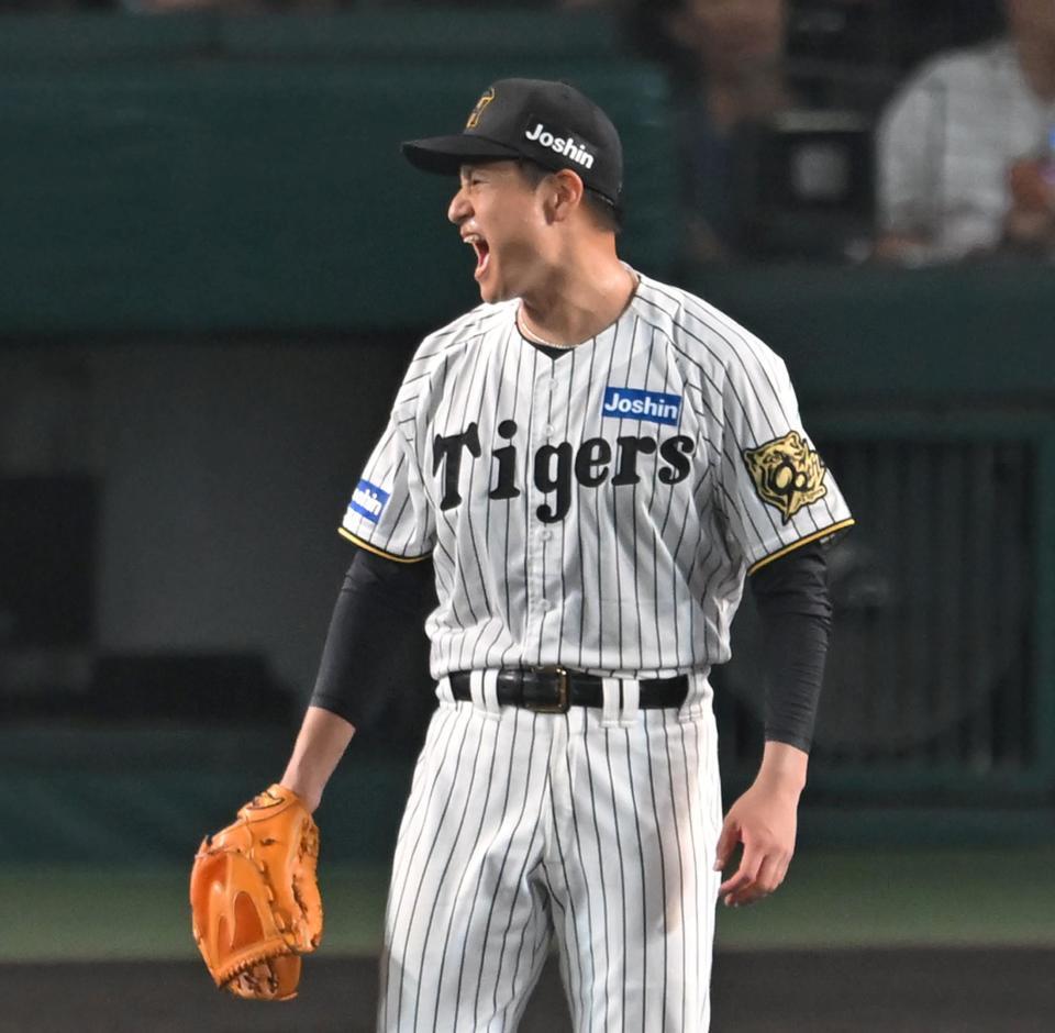 　８回、ピンチをしのぎ、声を張り上げる大竹（撮影・飯室逸平）