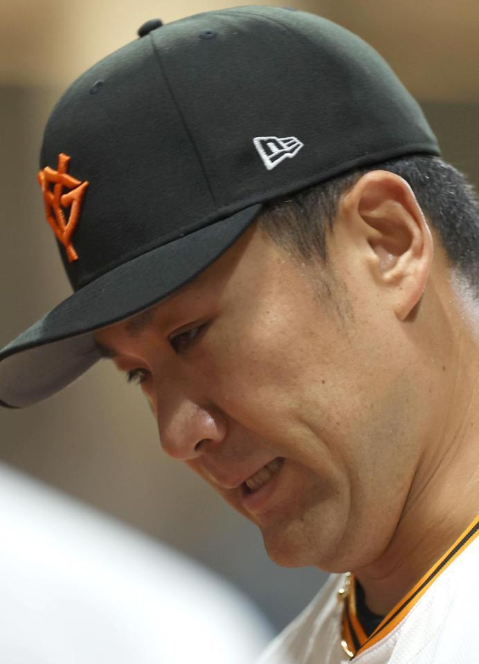 　５回、厳しい表情を見せる田中将（撮影・佐々木彰尚）