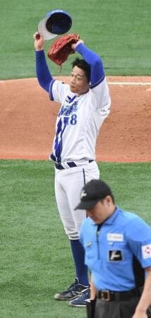 　１回、小園はボスラーに先制３ランを打たれる（撮影・佐藤厚）