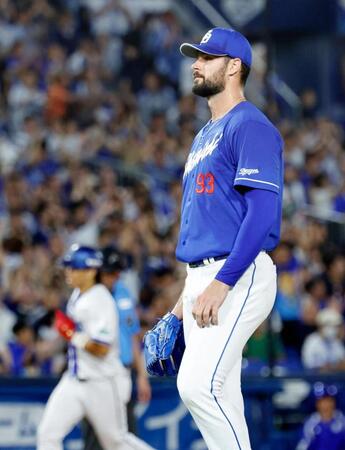 　４回、井上（奥）に勝ち越しソロを浴びたマラー