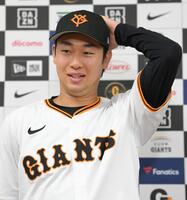 　ビジョンの顔写真を間違えられた昨年のオールスターを振り返る山崎（撮影・伊藤笙子）