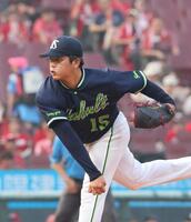 　先発し、力投する中村優（撮影・市尻達拡）