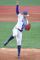 　プロ初勝利を目指し奮投する小園（撮影・佐藤厚）