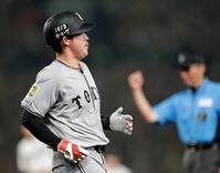 　８回、好機で二ゴロ併殺に倒れた増田陸