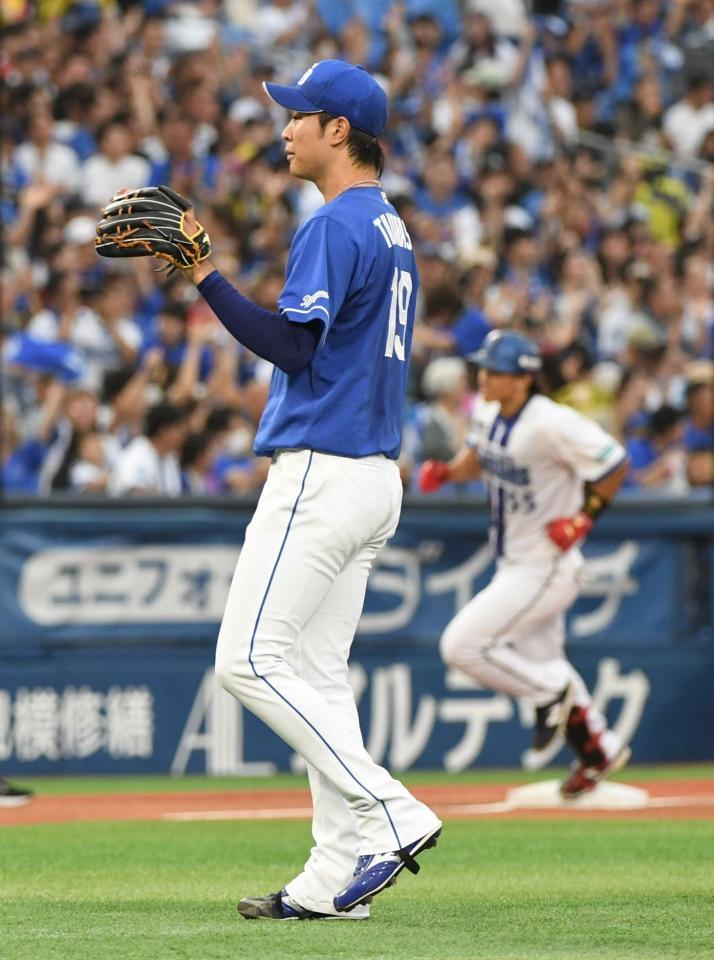 　１回、高橋宏は井上（右）に満塁本塁打を打たれる（撮影・佐藤厚）