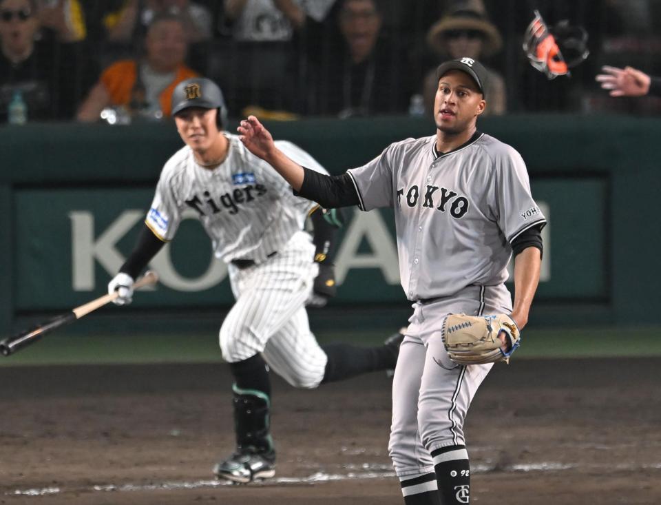 　９回、豊田にサヨナラ打を打たれるマルティネス（撮影・飯室逸平）