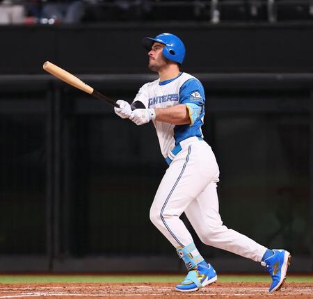 　３回、適時二塁打を放つマルティネス（撮影・中島達哉）