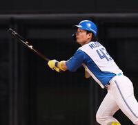 　３回、２点適時二塁打を放つ水野（撮影・中島達哉）