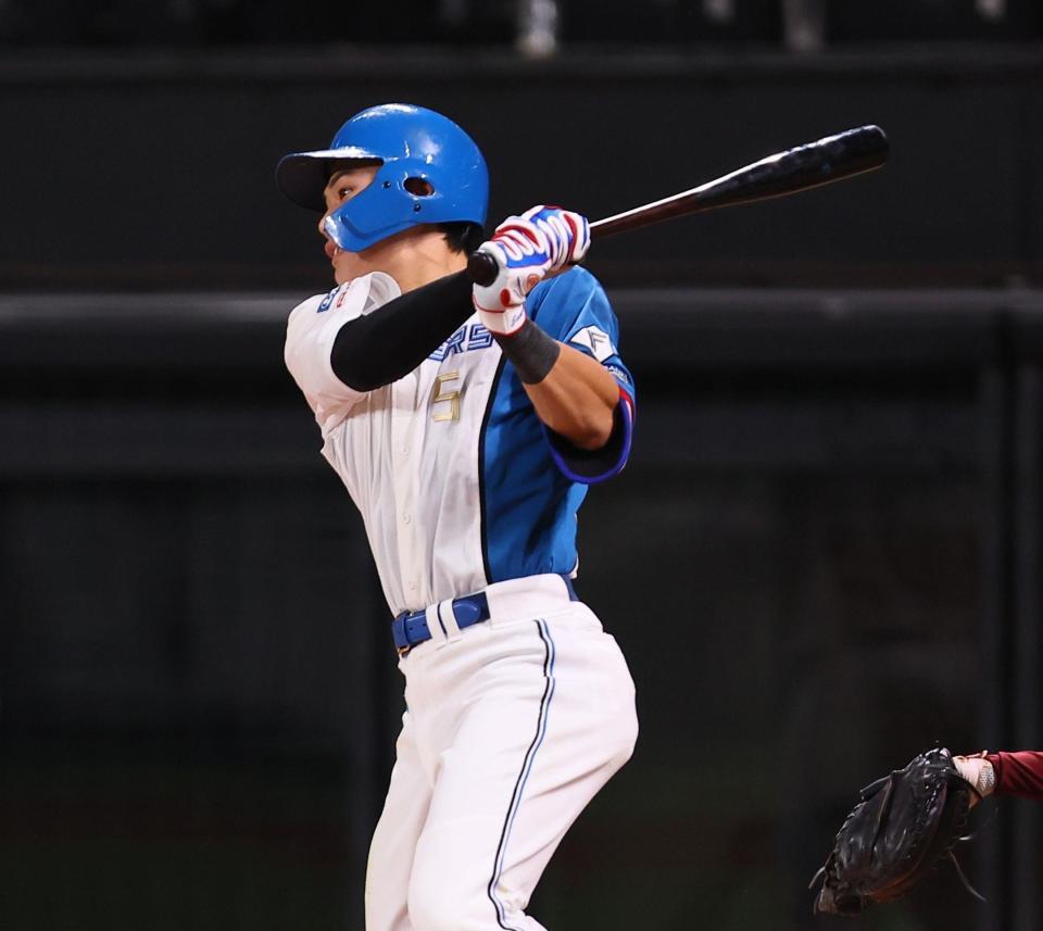 　３回、適時打を放つ野村（撮影・中島達哉）