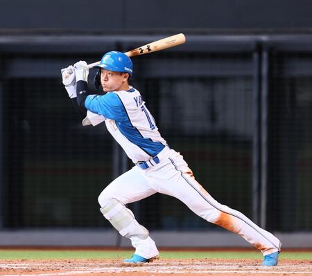　８回、適時打を放つ矢沢（撮影・中島達哉）