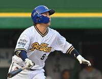 　１回、２ランを放つ西野