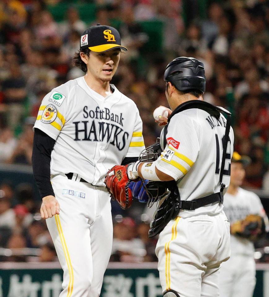 　１回、山村に先制打を許した上沢と捕手の嶺井