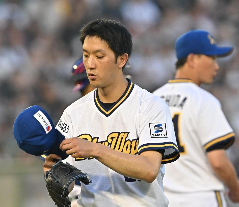 　４回、降板する田嶋（撮影・西田忠信）