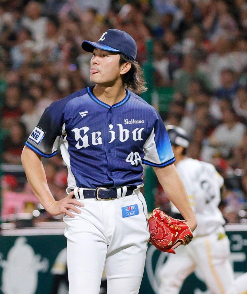 　５回、柳町（奥）に適時二塁打を許した今井