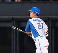 　７回、勝ち越し２ランを放つ清宮幸（撮影・中島達哉）