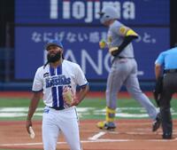 　１回、森下に先制２ランを浴び厳しい表情のジャクソン（撮影・金田祐二）