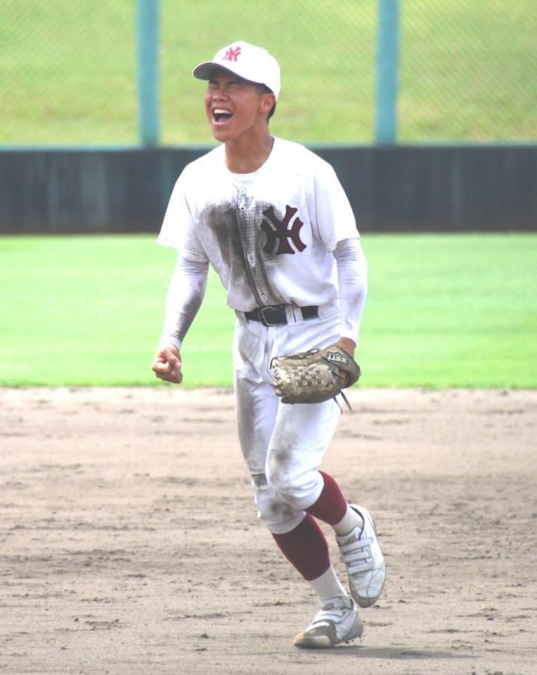 　勝利の瞬間に声を上げる山城・井上涉