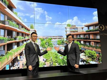 　日本ハム・栗山英樹ＣＢＯ（右）と小林兼開発本部副本部長