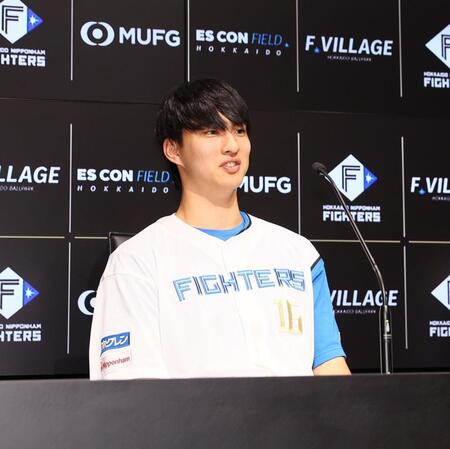 　オールスターの監督推薦に選ばれ、抱負を語る達（撮影・中島達哉）