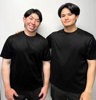 　球宴初出場が決まったロッテの中森（右）と寺地＝球団提供