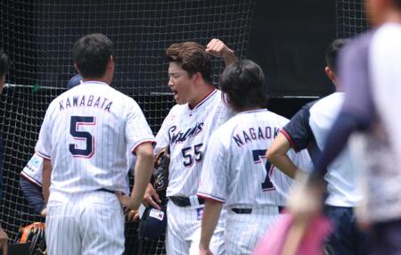 　円陣で声出しする村上（撮影・金田祐二）