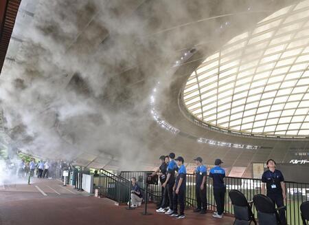 　ベルーナドームのメインコンコースに設置されたミスト噴射設備（撮影・持木克友）
