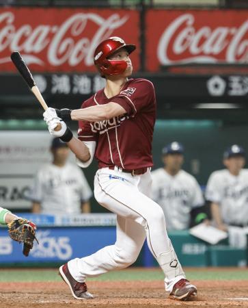 　４回楽天１死、辰己が右越えに本塁打を放つ＝ベルーナドーム