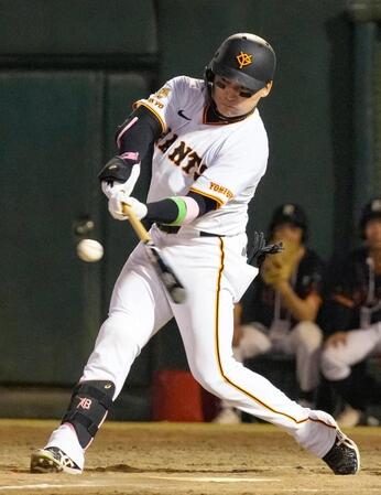 　９回、丸が右中間に逆転サヨナラ２点打を放つ