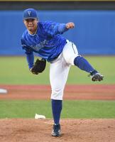 　ヤクルト打線を相手に力投する東（撮影・佐藤厚）