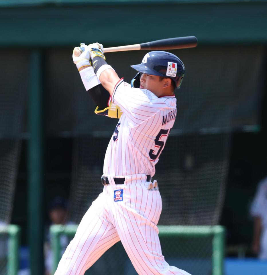 　１回、二ゴロ併殺打に倒れる村上（撮影・金田祐二）