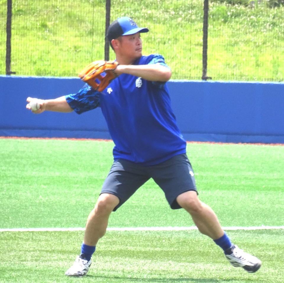 　ファーム施設で汗を流す筒香