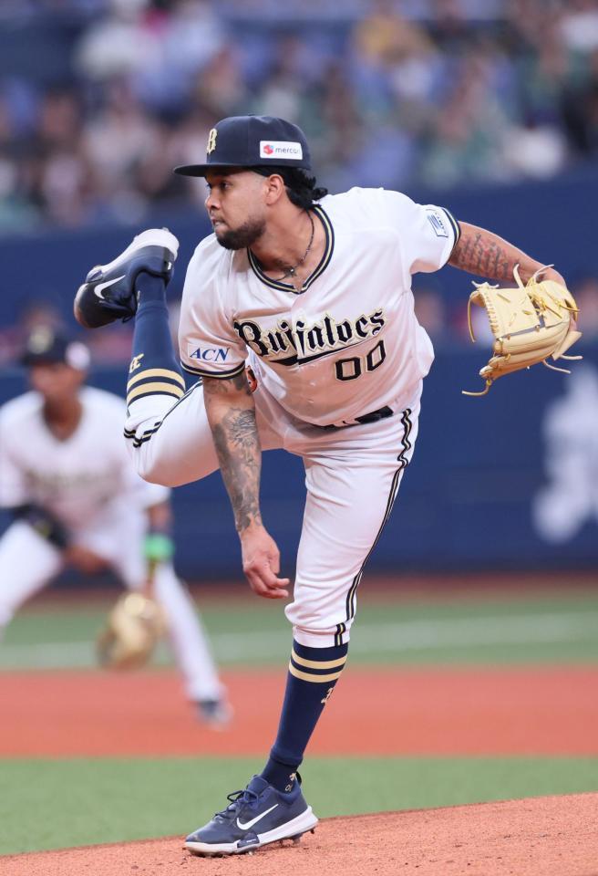 　ソフトバンク打線を相手に力投するエスピノーザ（撮影・立川洋一郎）