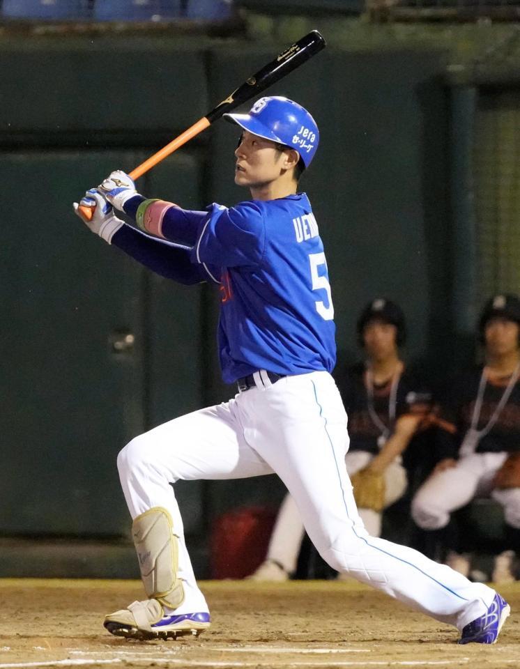 　８回、上林が右越えに勝ち越しソロを放つ