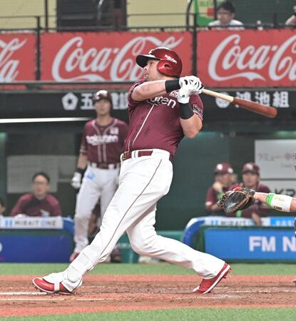 　３回、左越え本塁打を放つボイト（撮影・持木克友）