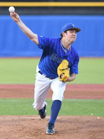 　ヤクルト打線に立ち向かうバウアー（撮影・佐藤厚）