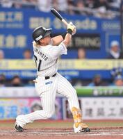 　４回、空振り三振に倒れた山本（撮影・開出牧）