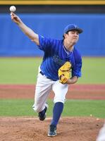 　ヤクルト打線に立ち向かうバウアー（撮影・佐藤厚）