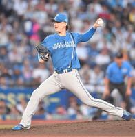 　力投する山崎（撮影・開出牧）