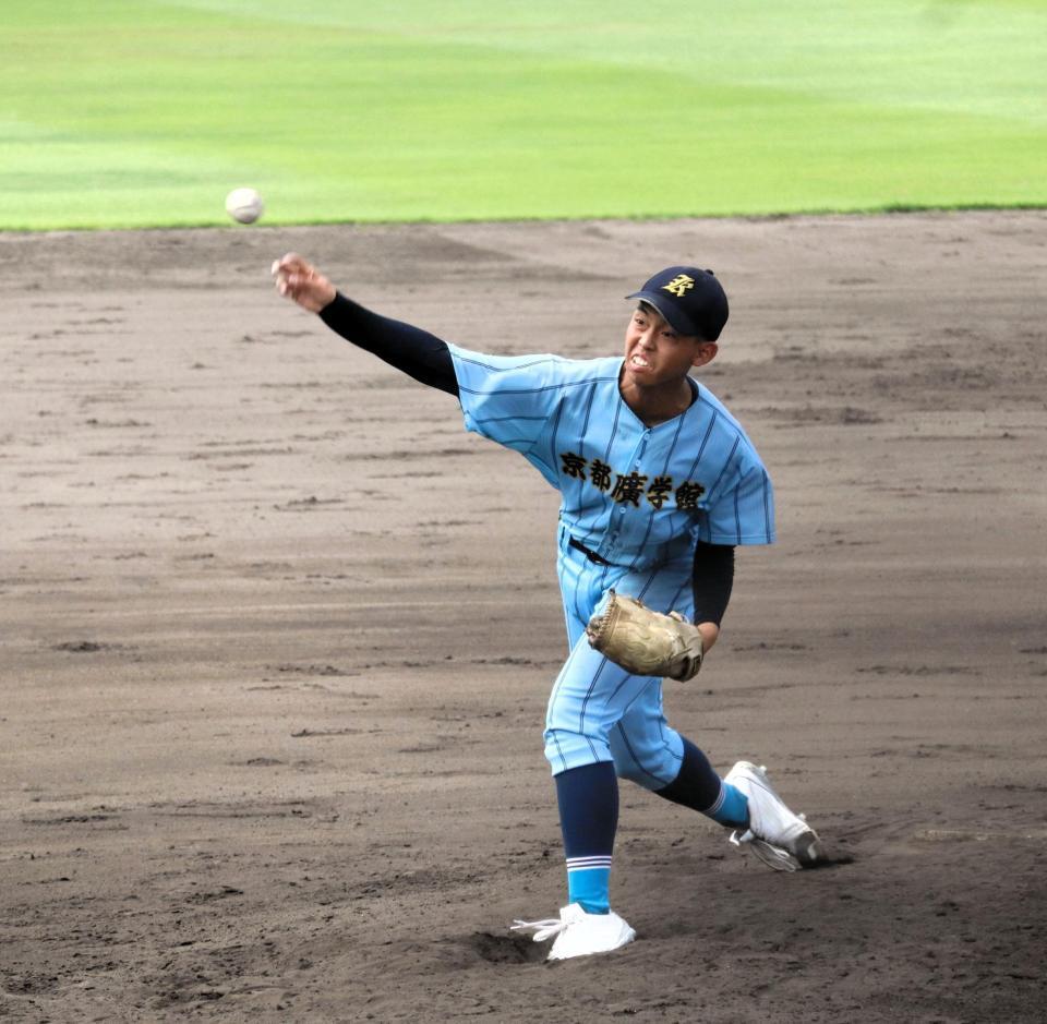 　完投した京都広学館・藤井智基（撮影・中野裕美子）