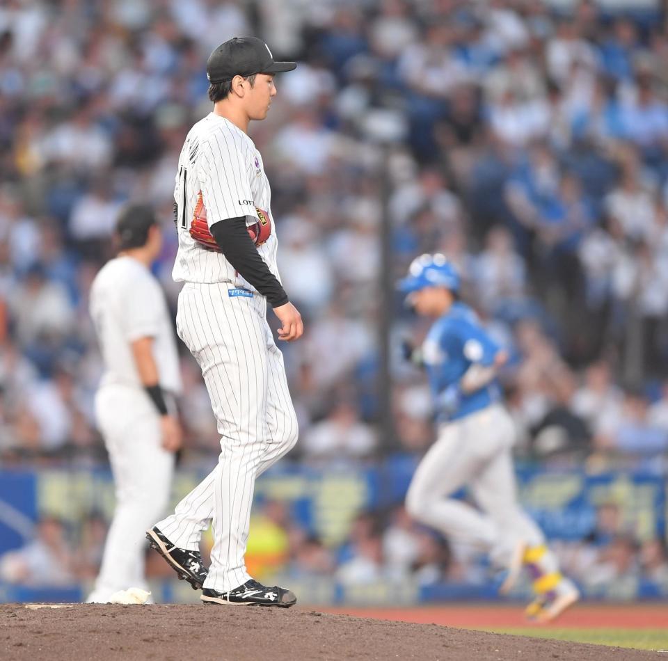 　４回、田宮（後方）に右越え２ランを打たれた石川柊（撮影・開出牧）