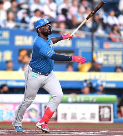 　１回、先制の満塁ホームランを放つレイエス（撮影・開出牧）