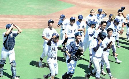 　名門対決を制し笑顔の海城ナイン