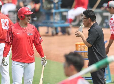 【写真】中野＆森下も井端監督にあいさつ　藤川監督も頼もしげに見つめる