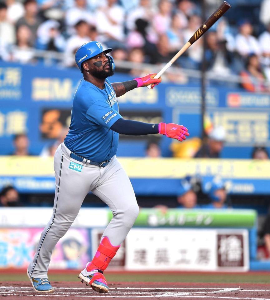 　１回、先制の満塁ホームランを放つレイエス（撮影・開出牧）