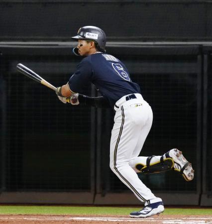 　６回オリックス２死二、三塁、宗が右越えに３ランを放つ＝エスコンフィールド