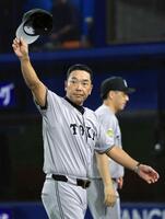 　ＤｅＮＡに勝利し、ファンの声援に応える阿部監督