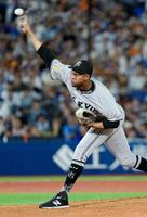 　１１回に登板し、２７セーブ目を挙げたマルティネス