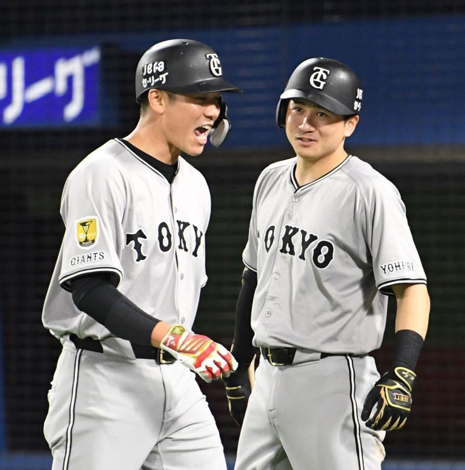 　１１回、坂本は左越えに勝ち越しの２号ソロを放つ（撮影・佐藤厚）