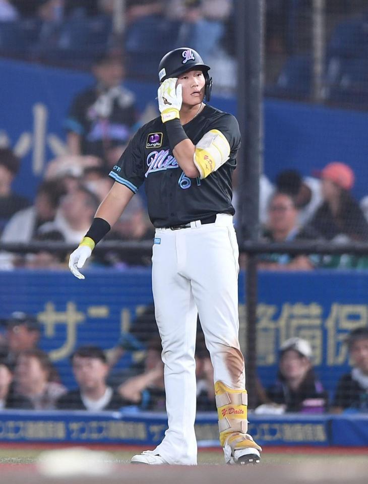 　１１回、遊ゴロに倒れた山本（撮影・開出牧）