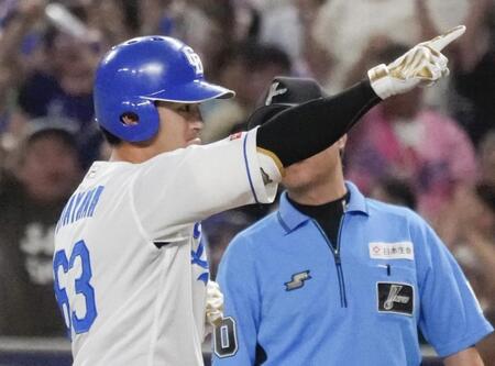 　７回、代打で勝ち越し打を放った中日・板山＝バンテリンドーム